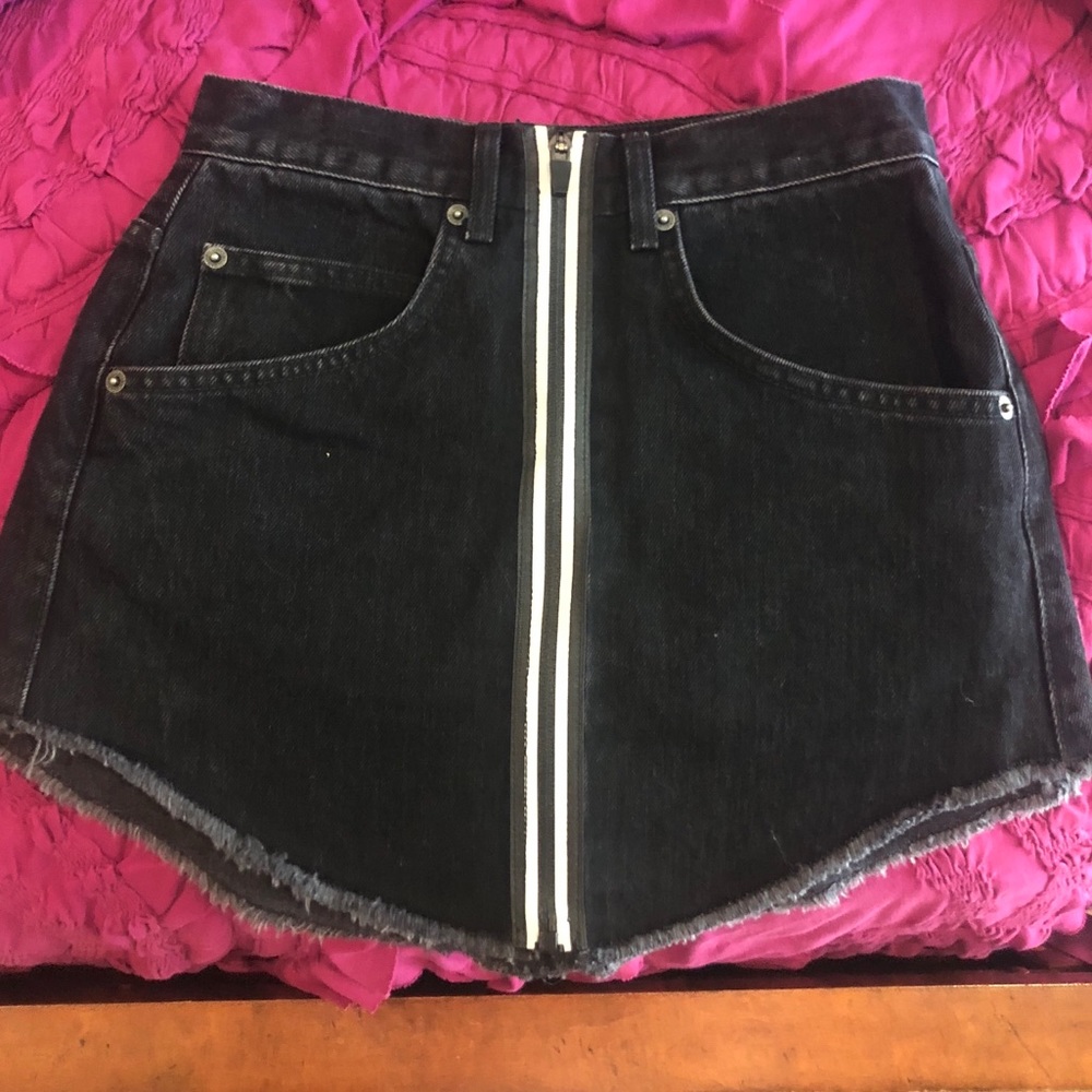 LF zip-up skirt